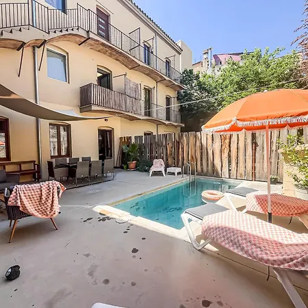 Aptw Pool In Heart Of Old Town Апартаменты