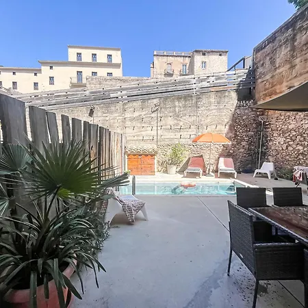 Διαμέρισμα Aptw Pool In Heart Of Old Town *