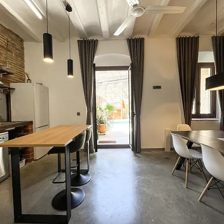 Aptw Pool In Heart Of Old Town דירה ז'ירונה